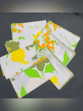 Vtg Cloth Linen 70's Style Floral Dinner Napkins 11 in Set Lot Boho Floral Green